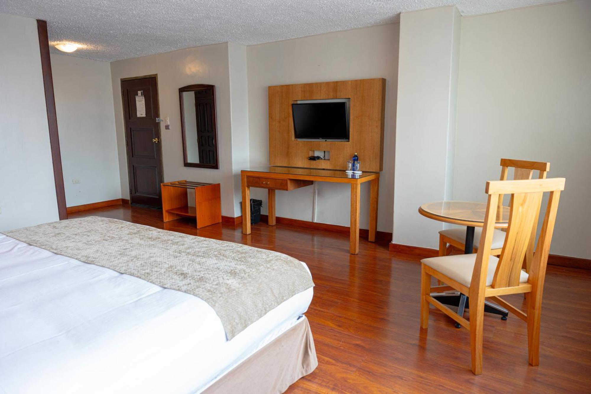 Hotel Santa Monica Cuenca Exteriör bild