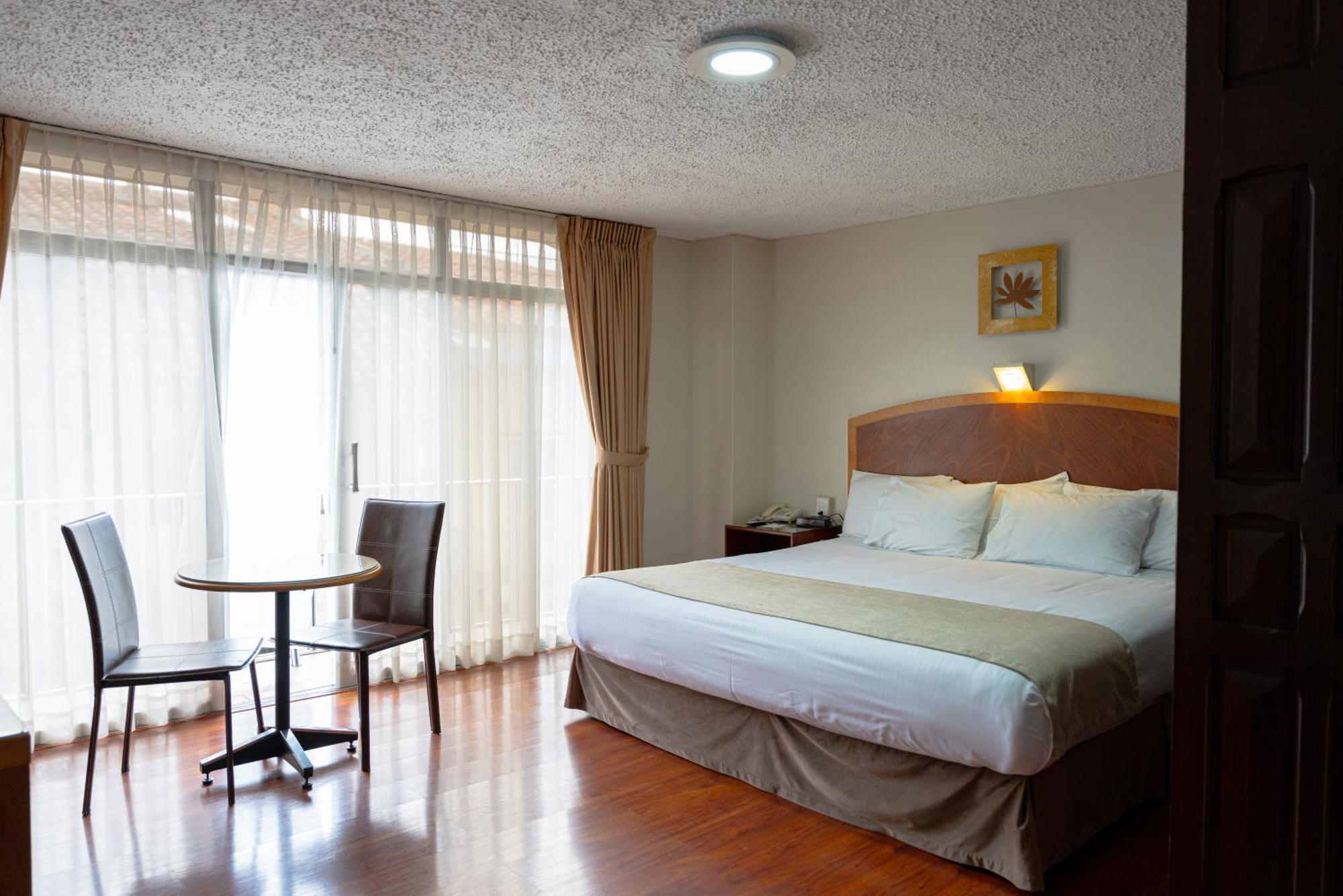 Hotel Santa Monica Cuenca Exteriör bild